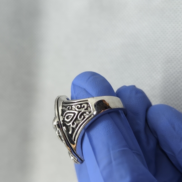 Ring 💍 - Picture 3 of 7